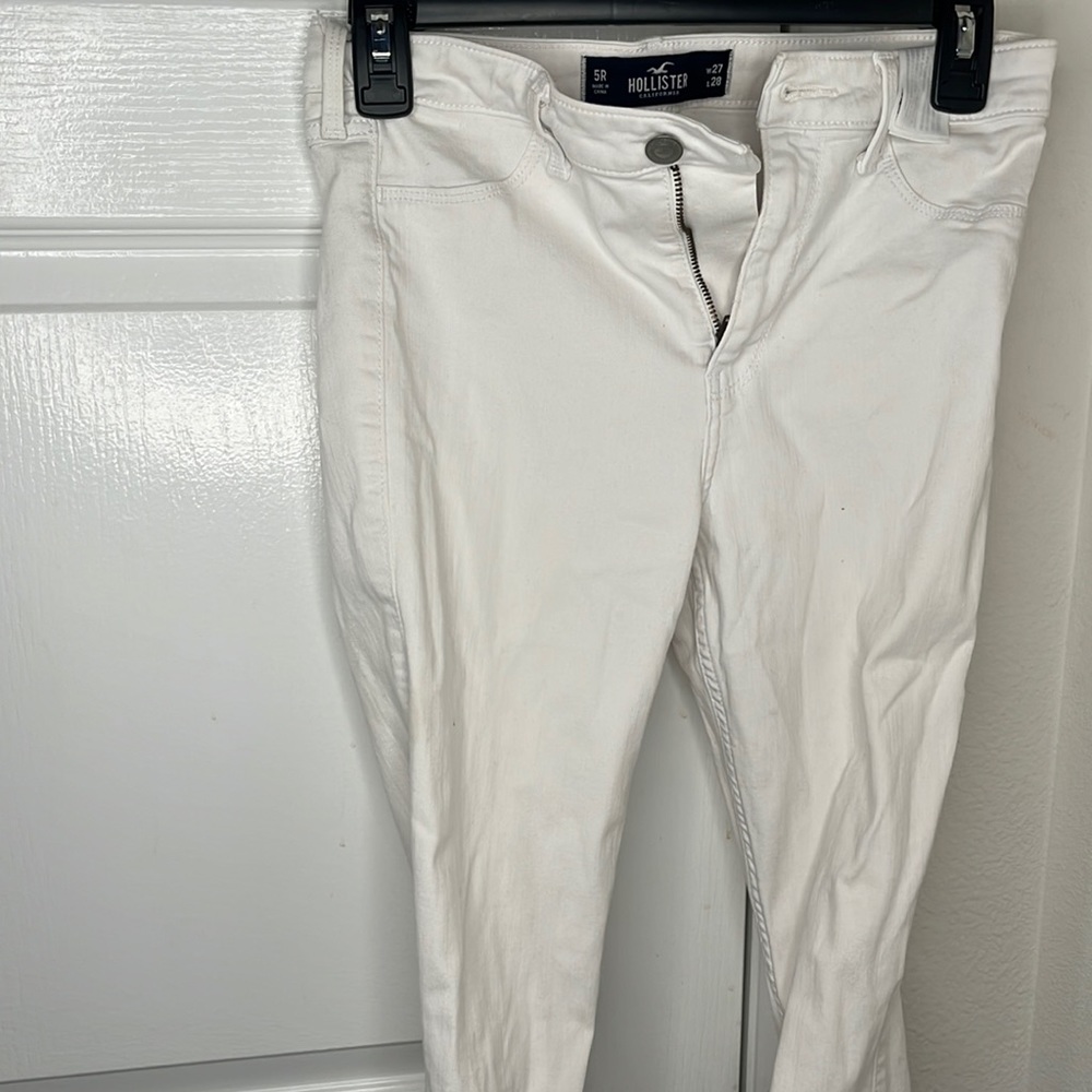 white hollister jeans a size 5 regular